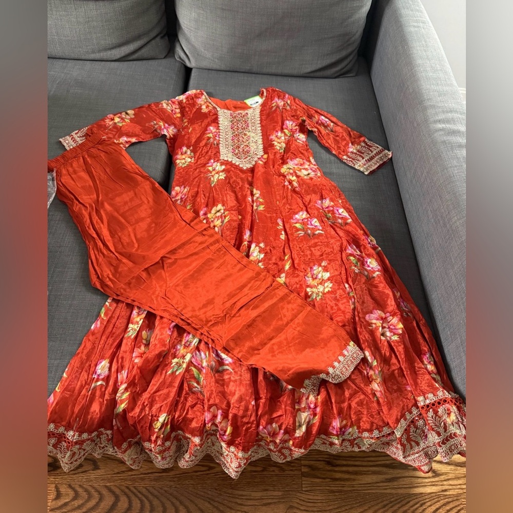 Floral Embroidered Anarkali Outfit! Dupatta included (3 pieces)